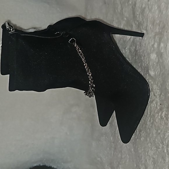 GUESS FORSTA Women Satin Pointed Toe Dressy Ankle Boot Size 7M - Picture 9 of 13